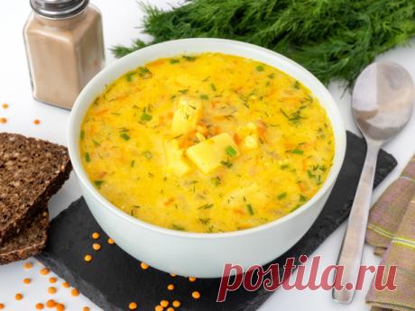 Суп с чечевицей и плавленым сыром — рецепт с фото Чечевичный суп с плавлеными сырками имеет очень нежный насыщенный вкус. Мои дети попросили готовить его почаще и налили себе добавки. Так что поверьте, он очень вкусный. И насыщает он надолго.