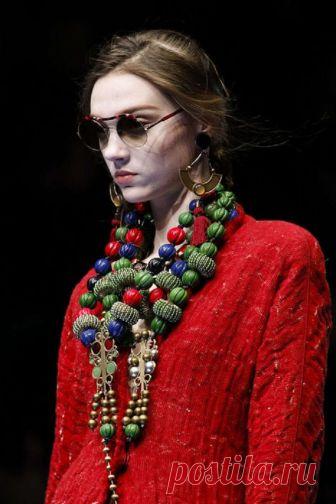 Зимой не до бус? Только не нынешней! Для кого-то — высокий сезон продаж, предновогодняя лихорадка, подарки, наряды, поросята. А для керамиста-бусодела декабрь — время печальное. Что поделать: бусы, а наипаче керамические считаются летним аксессуаром...