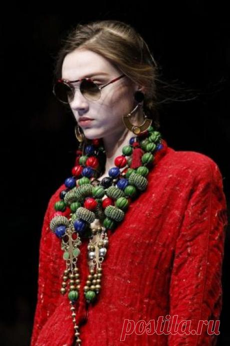 Зимой не до бус? Только не нынешней! Для кого-то — высокий сезон продаж, предновогодняя лихорадка, подарки, наряды, поросята. А для керамиста-бусодела декабрь — время печальное. Что поделать: бусы, а наипаче керамические считаются летним аксессуаром...