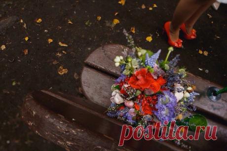 он совсем не одинок... рядом хозяйка.