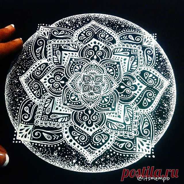 By @itsmempb Lovely💕

#mandala #mandalaart #zenmandala #zentangle #mandaladesign #mandalatattoo #zen #art #zentangleart #nice #picture #cute #girl #draw #drawing #blackandwhite #follow #zenart  #mandalapassion #love #doodle #doodling #doodleart #doodlelove