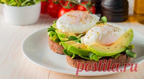 Как в ресторане, только дома: завтраки с яйцами и авокадо — читать на Gastronom.ru Яйца и авокадо — одно из самых популярных и модных сочетаний, которое часто подают в кафе и ресторанах, особенно по утрам. Как же приготовить такой ресторанный завтрак у себя дома? - статья на кулинарном сайте Gastronom.ru
