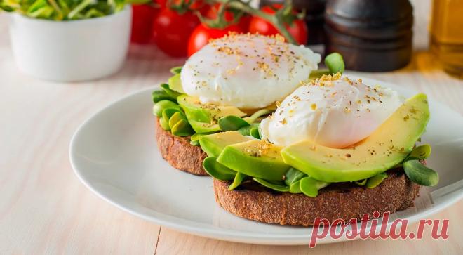 Как в ресторане, только дома: завтраки с яйцами и авокадо — читать на Gastronom.ru Яйца и авокадо — одно из самых популярных и модных сочетаний, которое часто подают в кафе и ресторанах, особенно по утрам. Как же приготовить такой ресторанный завтрак у себя дома? - статья на кулинарном сайте Gastronom.ru