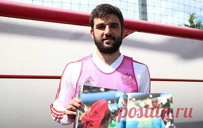 Джикия поблагодарил Черчесова за совместную работу в сборной России по футболу. Защитник сборной России выразил тренеру признательность за поддержку и доверие