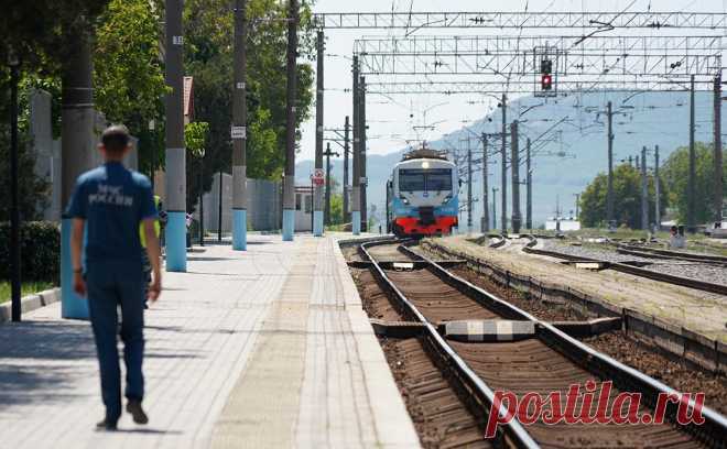 В Крыму восстановили «техническое движение» на месте схода вагонов. На железнодорожном участке в Крыму, где утром вагоны сошли с рельсов, восстановлено «техническое движение».