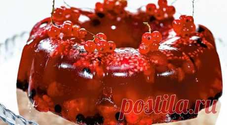 Десерт из летних ягод

Время подготовки: 1 ч 30 мин.
Количество порций: 10.
Сложность приготовления: средняя.

Количество калорий: 120 ккал. Белки - 5,6 г. Жиры - 0 г. Углеводы - 24,4 г.

Ингредиенты:
Ягоды (малины, ежевики, красной смородины, клубники) – 1,5 кг.
Сахар – 150 г.
Желатин в гранулах – 30 г.

Способ приготовления:
Шаг 1:
Ягоды тщательно перебрать, вымыть и обсушить в дуршлаге. Отложить в сторону 2–3 веточки красной смородины и несколько самых красивых ягод.

Ш...