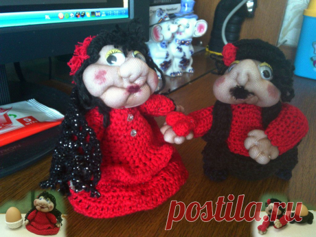 Пасхальный сувенир. Под одеждой у кукол - пасхальное яйцо.