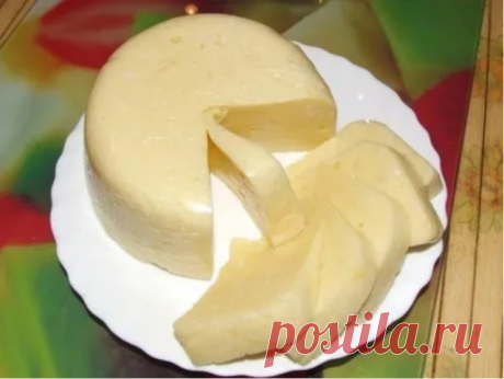 Готовим вкусный домашний сыр за 3 часа

Продукты:

-1 литр молока

-1 ст.л.соли

-200-300 г. сметаны

-3 яйца
 

Приготовление:
Молоко ставим кипятить, посолив его.

В это время взбиваем сметану с яйцами.

Как молоко закипит, добавляете сметанную смесь и помешивая кипятите около 5 мин.

Как только масса отделиться от сыворотки, откидываем эту массу на
ситечко.(если нет капронового сите, можно использовать марлю).

Даем полностью стечь жидкости.

Через несколько часов можно...