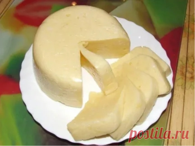 Готовим вкусный домашний сыр за 3 часа

Продукты:

-1 литр молока

-1 ст.л.соли

-200-300 г. сметаны

-3 яйца
 

Приготовление:
Молоко ставим кипятить, посолив его.

В это время взбиваем сметану с яйцами.

Как молоко закипит, добавляете сметанную смесь и помешивая кипятите около 5 мин.

Как только масса отделиться от сыворотки, откидываем эту массу на
ситечко.(если нет капронового сите, можно использовать марлю).

Даем полностью стечь жидкости.

Через несколько часов можно...