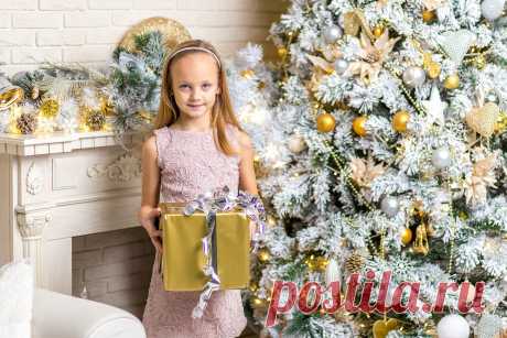 Лучшие подарки для девочки на Новый год 2018 В новогоднюю ночь все ждут начала волшебства. Особенно это касается наших маленьких принцесс. Ведь девочки с особым трепетом ждут вручения подарков, искрен