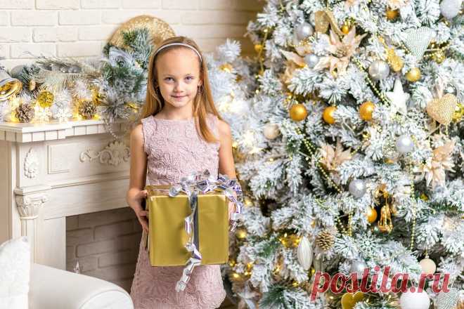 Лучшие подарки для девочки на Новый год 2018 В новогоднюю ночь все ждут начала волшебства. Особенно это касается наших маленьких принцесс. Ведь девочки с особым трепетом ждут вручения подарков, искрен