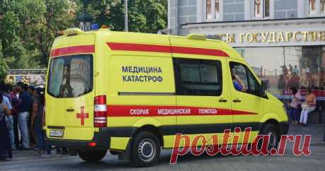 12 самых идиотских просьб пациентов скорой помощи Я с 2002 года работаю водителем скорой помощи. За это время каких кадров только не встречал. Какие вызовы только не делали пациенты. Вот самые