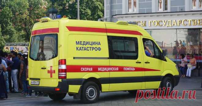 12 самых идиотских просьб пациентов скорой помощи Я с 2002 года работаю водителем скорой помощи. За это время каких кадров только не встречал. Какие вызовы только не делали пациенты. Вот самые