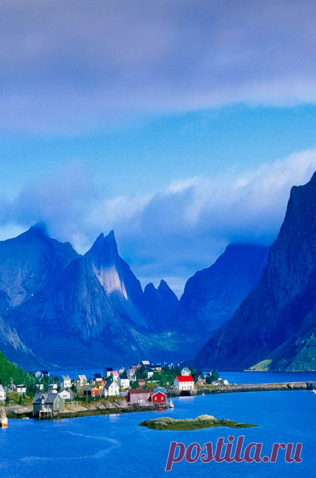coiour-my-world:
“Gudvangen, Norway
”