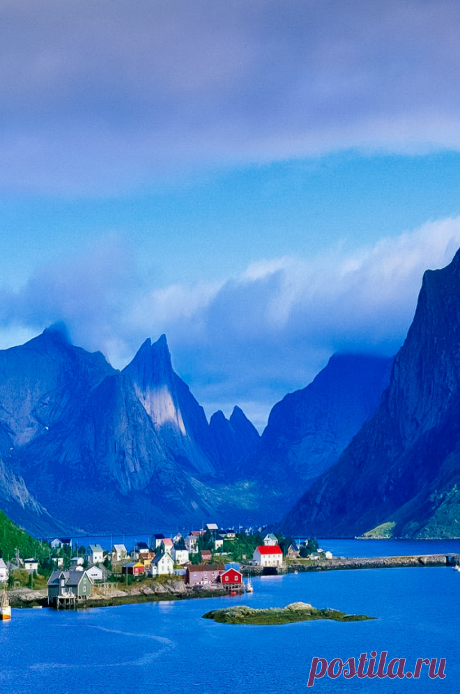 coiour-my-world:
“Gudvangen, Norway
”