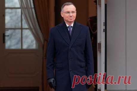 Президент Польши вернул назад слова об отсутствии возможности Киева вернуть Крым. Президент Польши Анджей Дуда указал на расслабленную обстановку, когда во время интервью 2 февраля он заявил о невозможности Украины вернуть Крым. Дуда также заявил, что в своих размышлениях он сослался на дискуссии международного экспертного сообщества, которые он слышит на различных площадках.