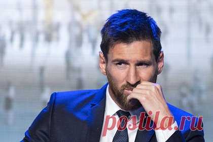 ПСЖ нашел замену Месси. «Пари Сен-Жермен» нашел замену аргентинскому нападающему Лионелю Месси. По информации Sports Zone, на позицию аргентинца могут подписать 31-летнего форварда «Ливерпуля» Мохамеда Салаха. Президент ПСЖ Нассер Аль-Хелайфи уже встретился с египетским футболистом, чтобы обсудить трансфер.