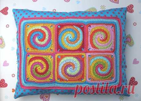 Granny Square Twister spiral - crochet pattern, photo-tutorial