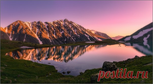 Горное озеро, Монголия. Автор фото — Владимир Губко: nat-geo.ru/photo/user/120365/