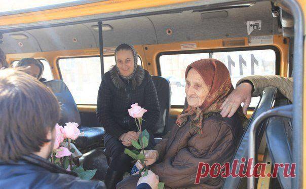 Не беспокойся о том, что у тебя нет высокого чина. Беспокойся о том, достоин ли ты того, чтобы иметь высокий чин. Не беспокойся о том, что тебя не знают. Беспокойся о том, достоин ли ты того, чтобы тебя знали.
Конфуций