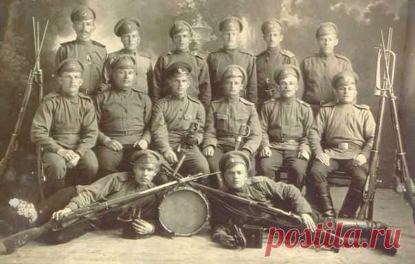 Офицеры и нижние чины 107 пехотного запасного батальона, 1915 год / Историческая справка
