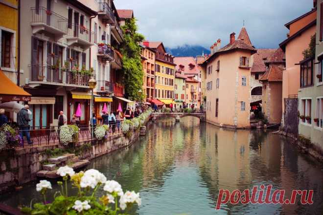 Городок Анси Анси́ (фр. Annecy), иногда пишется и как Аннеси́ — город на востоке Франции, расположенный на северном берегу озера Анси около 60 км к югу от Женевы. Является столицей департамента Верхняя Савойя, нас…