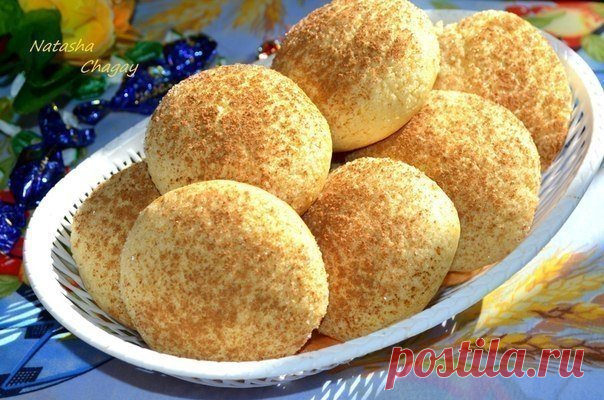 Песочное печенье - вкусное, сладкое, рассыпчатое. Неповторимый аромат корицы будет обитать в вашей квартире, пока печется это печенье.

Для приготовления нам понадобится:
масло сливочное или маргарин 100 г
сахар 150 г (+на посыпку)
ванилин 1/4 ч л
желток 6 шт
мука 350 г
разрыхлитель 1 ч л
корица.

Масло чуть подтопить в микроволновке (не до жидкого состояния). Взбить с сахаром и ванилином венчиком.
Добавить желтки, перетереть.
Просеять муку с разрыхлителем в тесто постепен...
