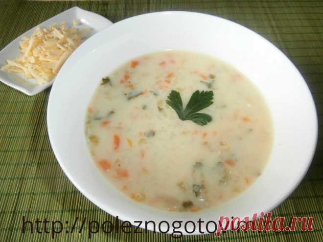 Легкий рисовый суп с сыром 
Это вкусный, сытный и оригинальный рисовый суп с сыром и без мяса. Готовится он просто из обычных и полезных продуктов. Калорийность супа - всего 55 ккал.