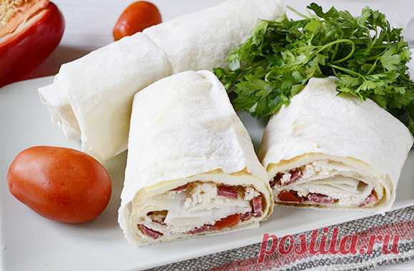 Омлет с колбасками и помидорами в лаваше - вкуснее чем шаурма  Готовим питательный и полезный сэндвич - омлет с колбасками в лаваше