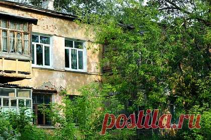 В российском регионе в 58-летнем доме рухнул потолок