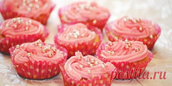 Нежные малиновые капкейки