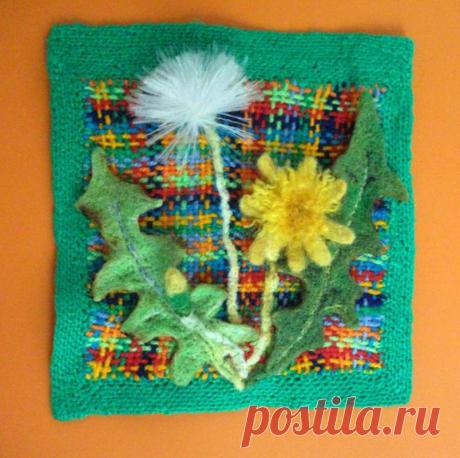 Декоративный карман &quot;Одуванчик&quot; выполнен в комбинированной технике, с использованием шерсти, полушерсти; тонкий, легкий (для шерсти), подойдет для ткани шерстяной плотной, драпа тонкого, вельвета, трикотажного плотного полотна и др. не очень тонких материалов. Размер: шир.14,5см., дл. 15,5см. Можно аккуратно стирать, одуванчик после стирки снова распушится.