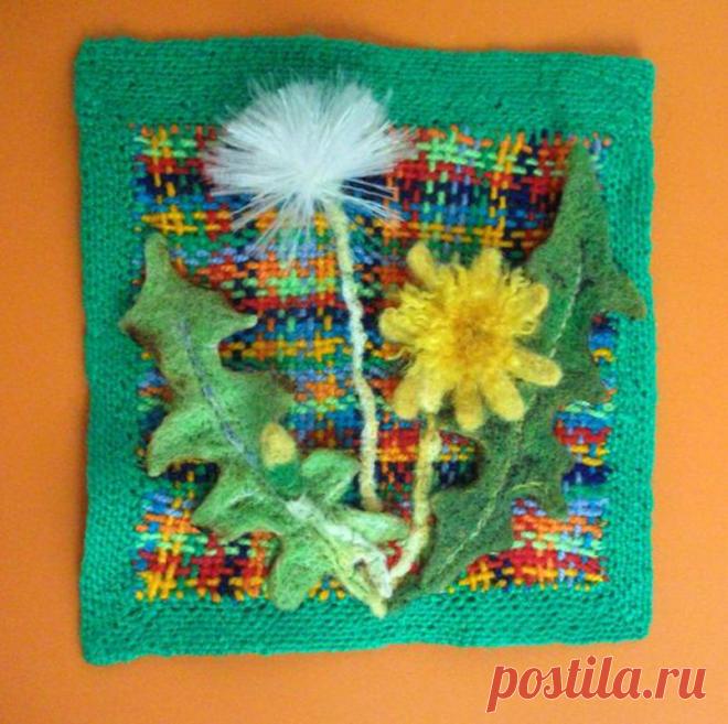 Декоративный карман "Одуванчик" выполнен в комбинированной технике, с использованием шерсти, полушерсти; тонкий, легкий (для шерсти), подойдет для ткани шерстяной плотной, драпа тонкого, вельвета, трикотажного плотного полотна и др. не очень тонких материалов. Размер: шир.14,5см., дл. 15,5см. Можно аккуратно стирать, одуванчик после стирки снова распушится.