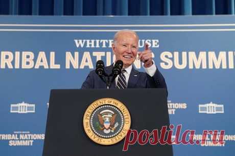 Медведев порассуждал о перспективах Байдена на президентских выборах. Перед действующим американским лидером Джо Байденом маячит перспектива проиграть предстоящие выборы президента в США. Об этом заявил зампред Совета безопасности России Дмитрий Медведев, его рассуждения приводит РИА Новости в пятницу, 8 декабря. По мнению экс-президента России, Байдену грозит импичмент.