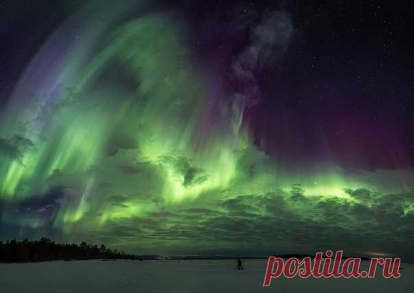 «Космический шторм». Около города Кандалакша. Автор фото — Игорь Прозоров: nat-geo.ru/photo/user/38176/ Хороших выходных!