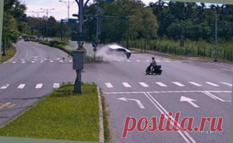 Мотоциклист «подрезал» автомобиль, который оказался в овраге