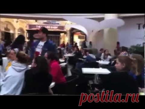 Старушки отжигают на флешмобе-это нужно видеть!