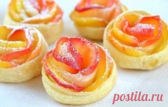 Слойки с яблоками «Розочки»