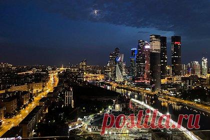 Переехавшая в Канаду 20 лет назад эмигрантка назвала пять плюсов жизни в России. Российская эмигрантка, переехавшая в Канаду 20 лет назад, вернулась на родину и назвала пять плюсов жизни в РФ. Своим мнением Таисия поделилась с автором блога «Лайк Трэвел Путешествия». Сравнивая Монреаль и Москву, она подчеркнула, что жизнь в канадском городе однообразная и скучная.