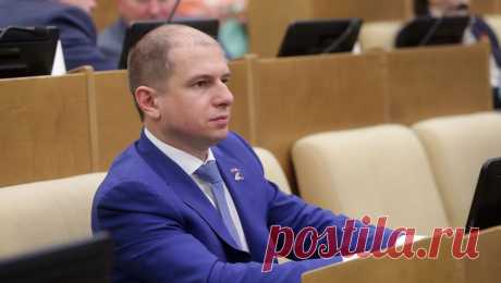 После запроса депутата Романова полиция возбудила дело из-за повреждения дома на Фонтанке. После депутатского запроса первого заместителя председателя комитета Госдумы по контролю в адрес главы МВД РФ Владимира Колокольцева возбуждено уголовное дело по факту повреждения здания-памятника Сберкассы Госбанка на набережной реки ...