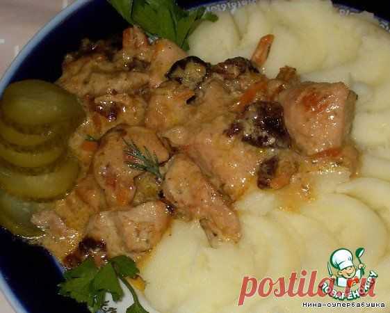 Кролик, тушенный в сметане с черносливом - кулинарный рецепт