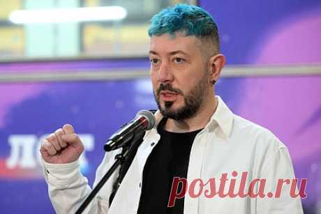 Артемий Лебедев назвал российские телешоу «трешем для селюков». Популярный российский блогер и дизайнер Артемий Лебедев раскритиковал российское телевидение, назвав отечественные программы «деградацией для каких-то лимитчиков». «Вот это вот конченное *** [позорище], абсолютно даунгрейд полный», — возмутился он и посетовал на отсутствие более качественных передач.