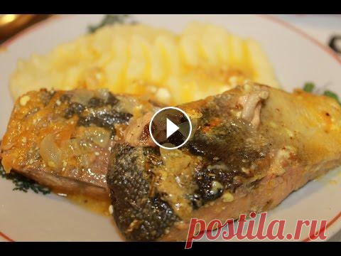 Горбуша,тушеная на сковороде с майонезом и овощами.Очень сочная и нежная. Очень сочная горбуша,тушеная на сковороде с майонезом и овощами.Вкусное и нежное блюдо из рыбы. Нам понадобится: -1горбуша (у нас 1,7кг) -лук-3шт -мор...