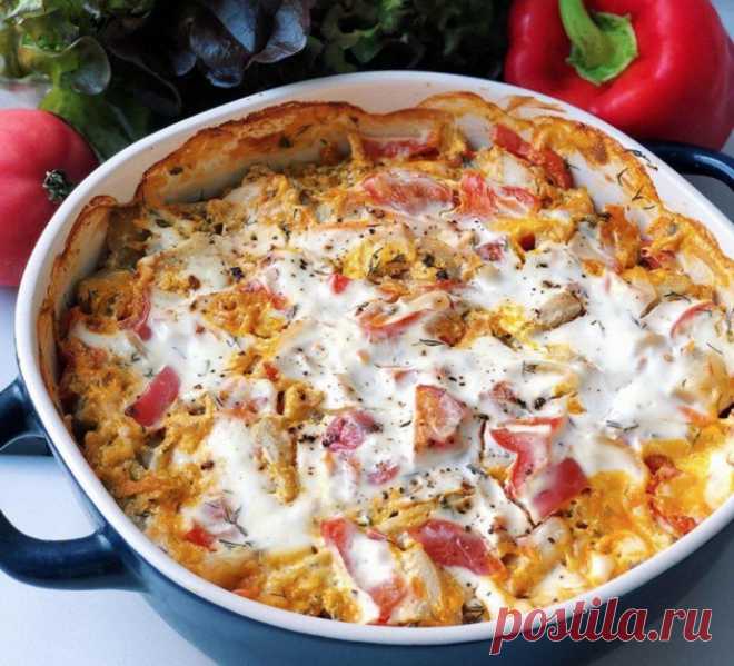 Вкуснейшая рыбная запеканка Бомбически вкусно, рыбка просто тает во рту!Ингредиенты: 500 гр филе любой белой рыбы 2 средних помидора 1 болгарский перец Луковица Морковь Пучок укропа Зубчик чеснока 200 гр сметаны Соль, перец по вкусуПриготовление: Нарезать мелко лук,...