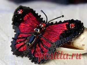 Здравствуйте !!!! Приглашаю Вас на мастер-класс по созданию броши-бабочки в технике объемной вышивке в уютной и теплой гостинной Рыжая Соня. Брошь создадим из самых лучших материалов: бисера Японии и Чехии , кристаллы Сваровски, паейток, канители, . Отличная возможность научиться работать с разными материалами , провести время в приятной компании и изготовить для себя восхитительное украшение!