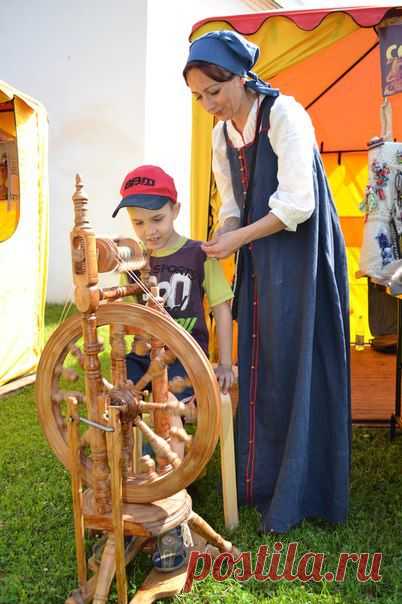 Елена Молостова