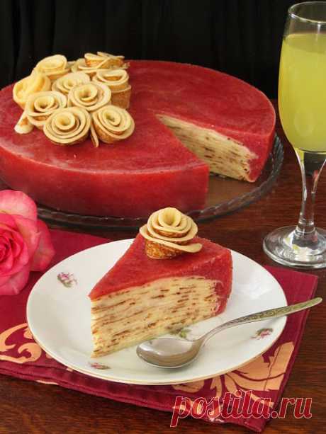 Блинный торт с клубничным желе Этот тортик приглянулся мне уже давненько, но все руки до него не доходили, и вот наконец-то я его сделала! Получился просто СУПЕР!!! Красивый, очень вкусный и ароматный! Нежнейшие блинчики, промазанные заварным кремом и залитые сверху клубничным желе...