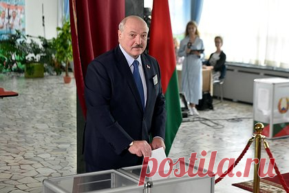 Лукашенко заявил о демократизации Белоруссии. Президент Белоруссии Александр Лукашенко рассказал о структуре власти в республике при обновленной Конституции. По его словам, в стране не произойдет никакой децентрализации власти, несмотря на наделение Всебелорусского народного собрания широкими полномочиями, а президент останется главой государства.