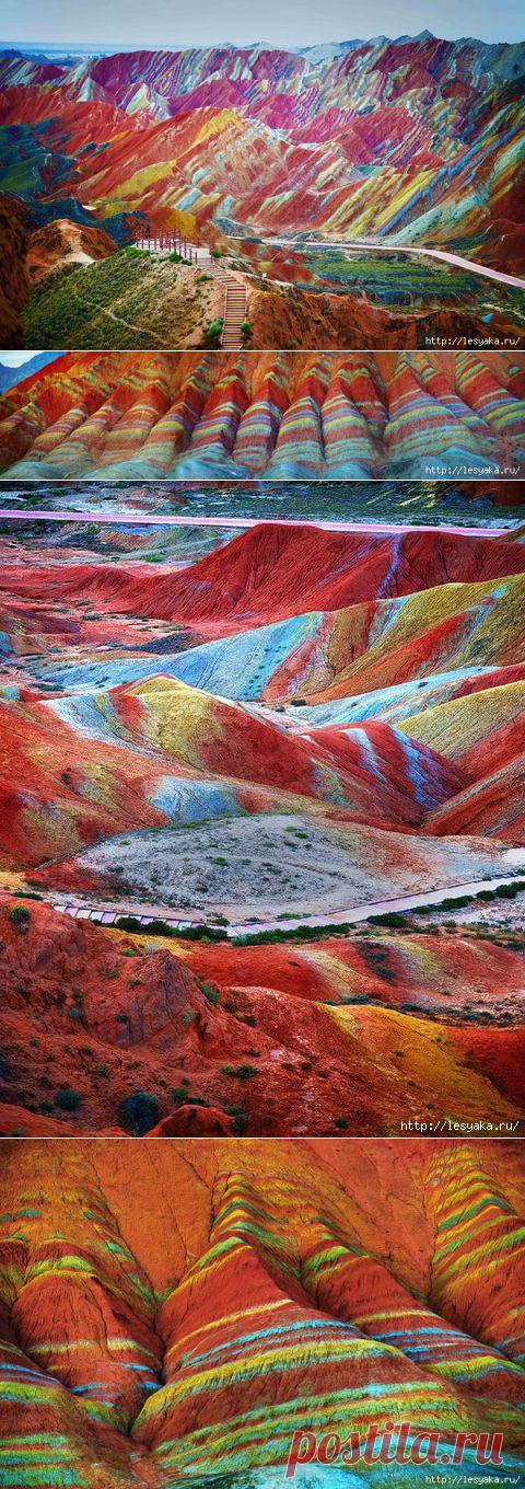 Цветные горы Danxia Landform в Китае.