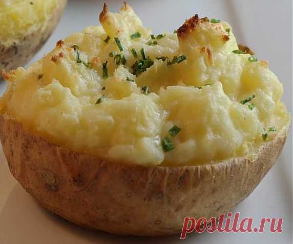 Фаршированный картофель с грибами в микроволновке.